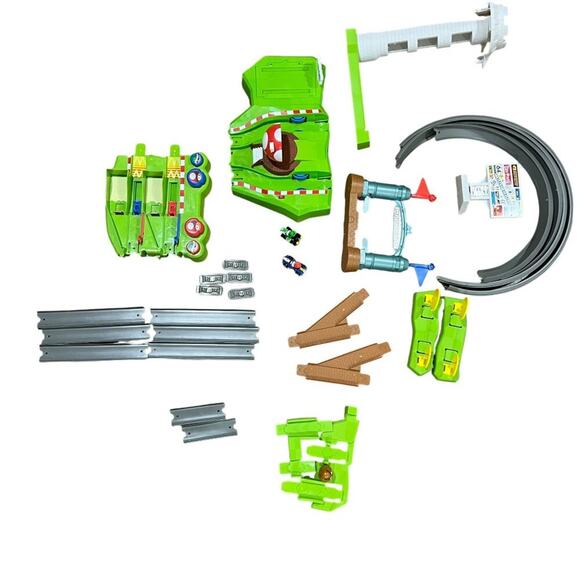 Hot Wheels Mario Kart Circuit Track Set Booster Mario & Luigi Karts - Picture 1 of 15